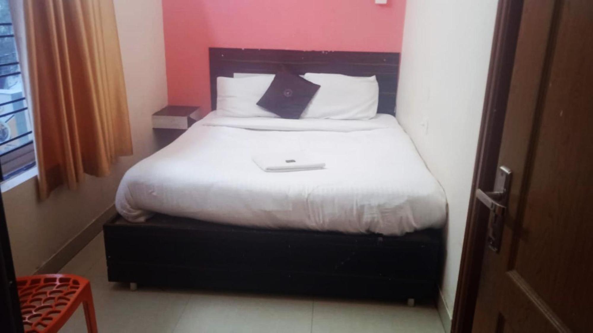 Goroomgo Blue Bell Bhubaneswar - Well Decorated Room -Wifi And Parking Facilities Available Экстерьер фото