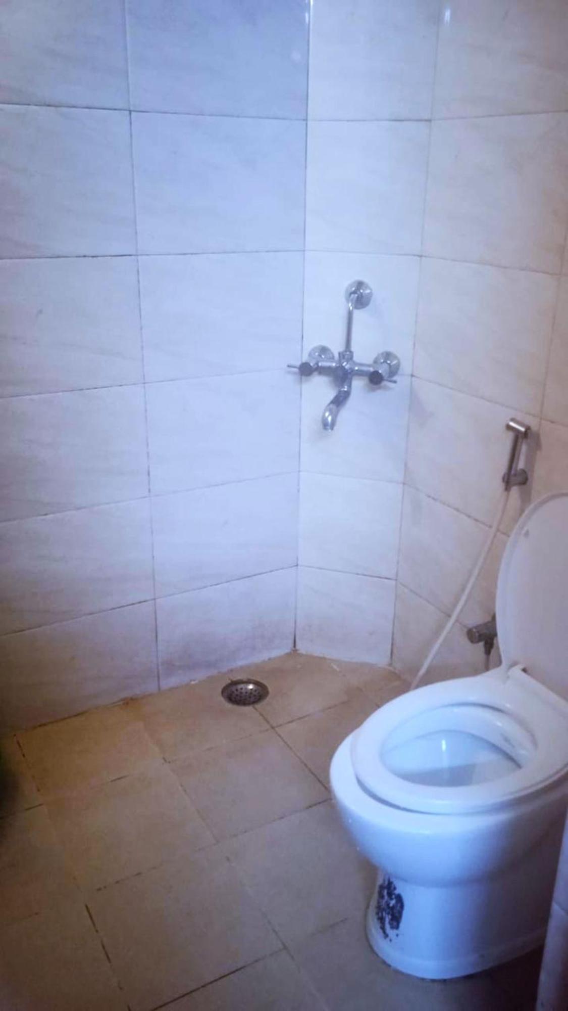 Goroomgo Blue Bell Bhubaneswar - Well Decorated Room -Wifi And Parking Facilities Available Экстерьер фото